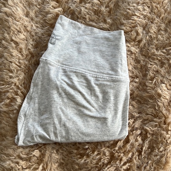 TNA | Atmosphere Cropped Leggings - Picture 3 of 4